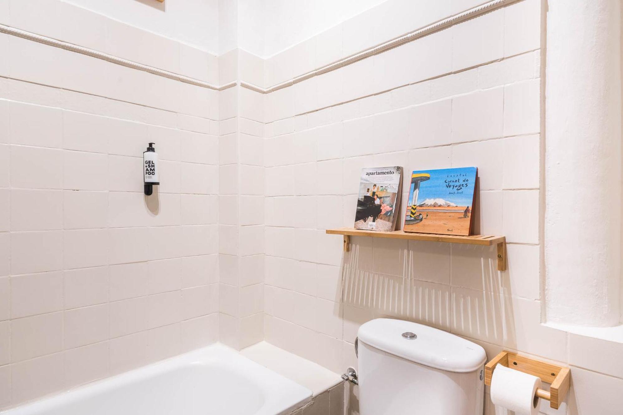 Spacious & Sunny Apt With Terrace In The City Center Barcelona Exterior photo